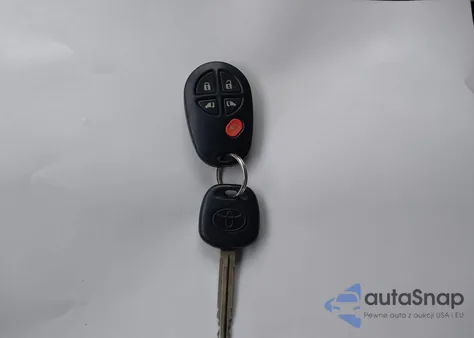 2011 Toyota Sienna Le from USA, damaged, VIN 5TDKK3DC9BS067902